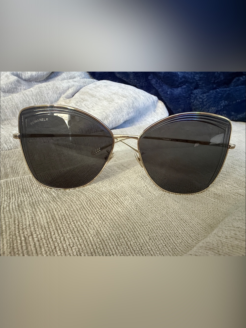 CHANEL Gold Frame Black Lens teardrop COCO Mark Sunglasses- No scratches